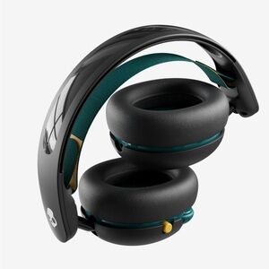 Box no open Skullcandy Over-Ear Headphones in Black and Teal for kids